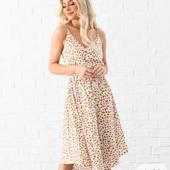 Flowy Belted Midi Dress - Picture 2 of 6